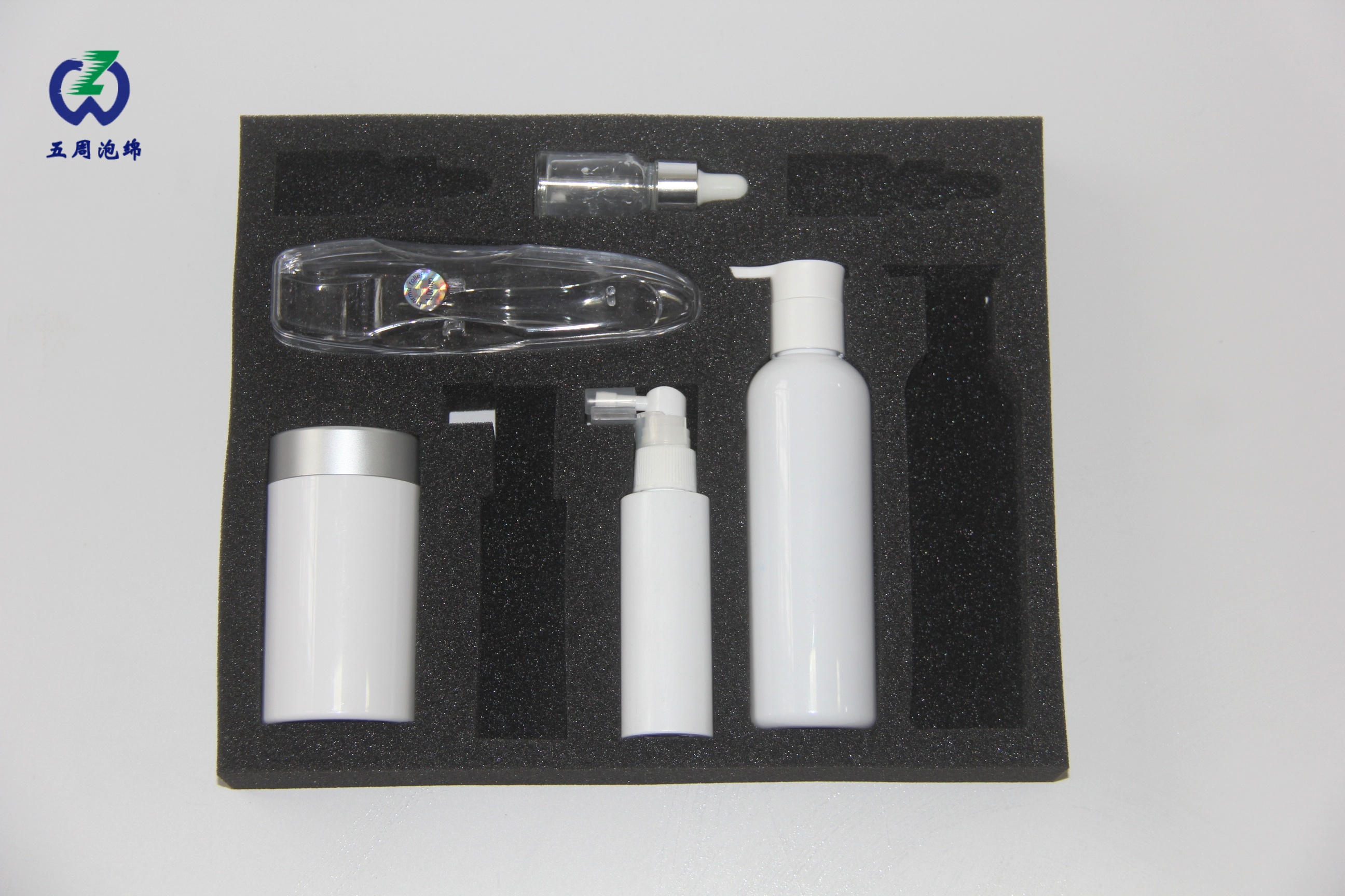 高端化妝品都用什么內襯？海綿材質暴露品牌小心機